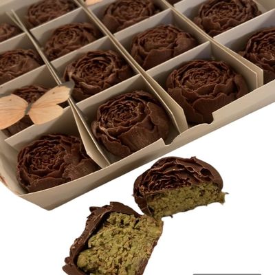 NineLife Basics Milk Chocolate with pistachio and crispy knafeh. 15 pcs, Full Size