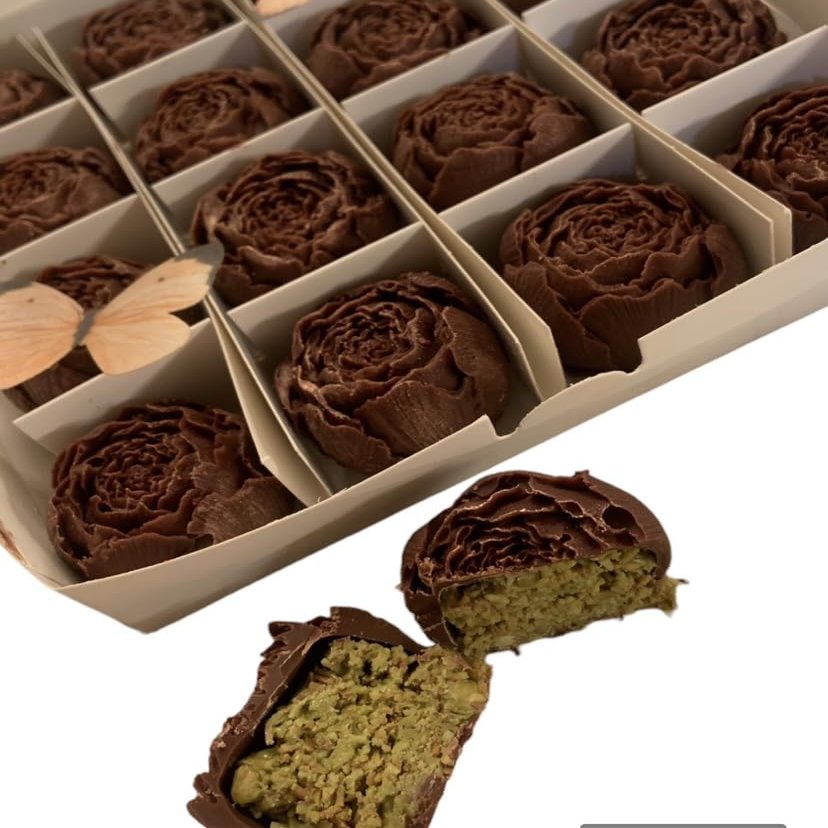 NineLife Basics Milk Chocolate with pistachio and crispy knafeh. 15 pcs, Full Size