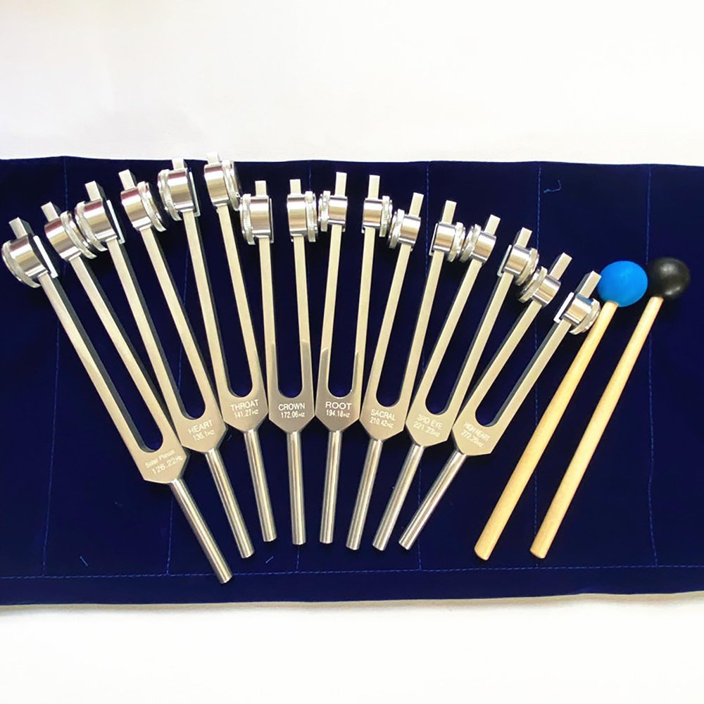 CHANGLKJ 8 Pcs Aluminium Tuning Fork Set, Sound Healing Frequency Tuning Forks with 2 Silicone Hammers, 126.22/136.1/141.27/172.06/194.18/210.42/221.23/272.2 Hz, for Relaxation, Relieve Stress