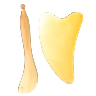 SOESFOUFU 2pcs Gua Horn Scraping Plates Set for Facial Massage Eye Care and Natural Cow Horn Tools for Skin Tightening and Relaxation Random Style