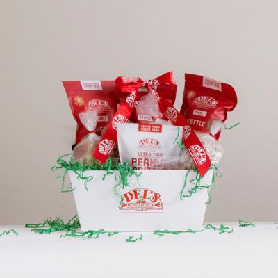 Large Gourmet Popcorn Gift Set - Perfect for any occasion. Caramel Popcorn, Kettle Popcorn, Cheese Popcorn, Milk Chocolate Popcorn, Ultra Thin Brittle & More. Wrapped and ready to gift. Est 1934 - Del' s Popcorn Shop