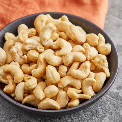 Regal Large Raw Cashews 10 lb WS-999CARAWLG10-NPF