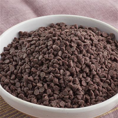 Barry 10M Semi-Sweet Chocolate Chips 30 lb. WS-409C6000310-NPF