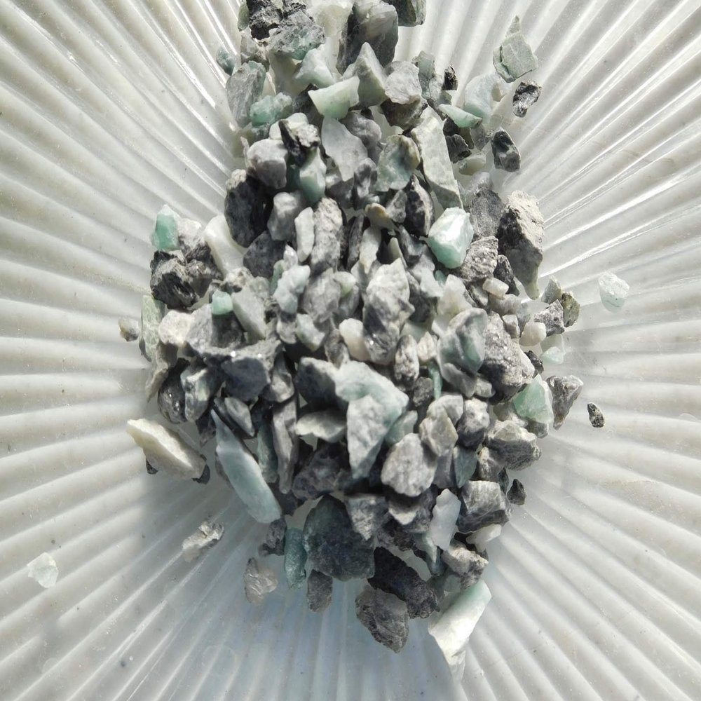 Emerald - Medium Chips - no powder - 4oz - 100% Crystal Life+LOVE! Cleansing Charging Forever! med4z(Emerald)