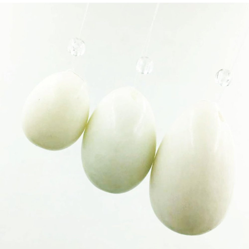 FASHION ITEM 3Pcs Eggs Massage Stone Jade Massage Natural Stone Stress Exercise Release Balls for Women,Women Body Massage Muscle Training (White-3pcs)
