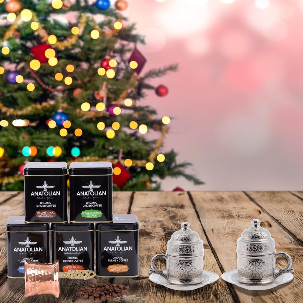 Super Christmas gift packages for New Year's Eve, enjoy coffee and Christmas together with your loved ones.2 cups and a coffee pot as a gift (4.packet)