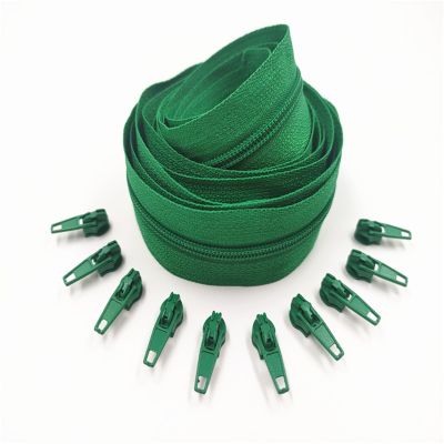 1/2/3/5/10 Meters 3# Long Nylon Zippers Rolls with 2/4/6/10/20 Pieces Zipper Slider for Tailor Sewing Accessories(Grass Green,3 Meter 6 Slider)