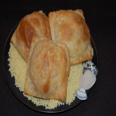 Les Chateau Lobster Puff Appetizers - 100 Count Case, Gourmet Frozen Hors d'oeuvres with Butter Puff Pastry and Tender Lobster Meat