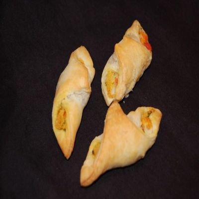 Les Chateau Vegetable Samosa - Frozen Appetizers, Bulk Case of 100, Gourmet Hors d'oeuvres