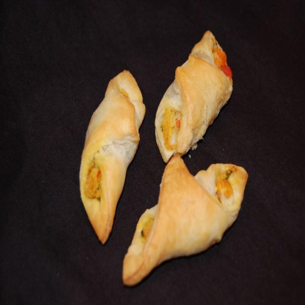 Les Chateau Vegetable Samosa - Frozen Appetizers, Bulk Case of 100, Gourmet Hors d'oeuvres