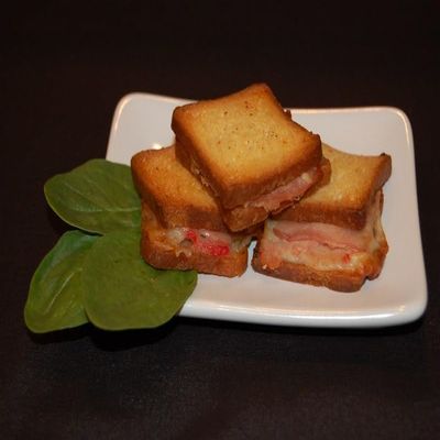 Les Chateau Cubano Sandwich Appetizer, 90 Pieces, Frozen, Authentic Cuban Flavor with Swiss Cheese, Pork, Ham, Garlic Mayo, Sweet Pickles, Perfect for Chefs, Gourmet Snack or Appetizer, Ready to Serve