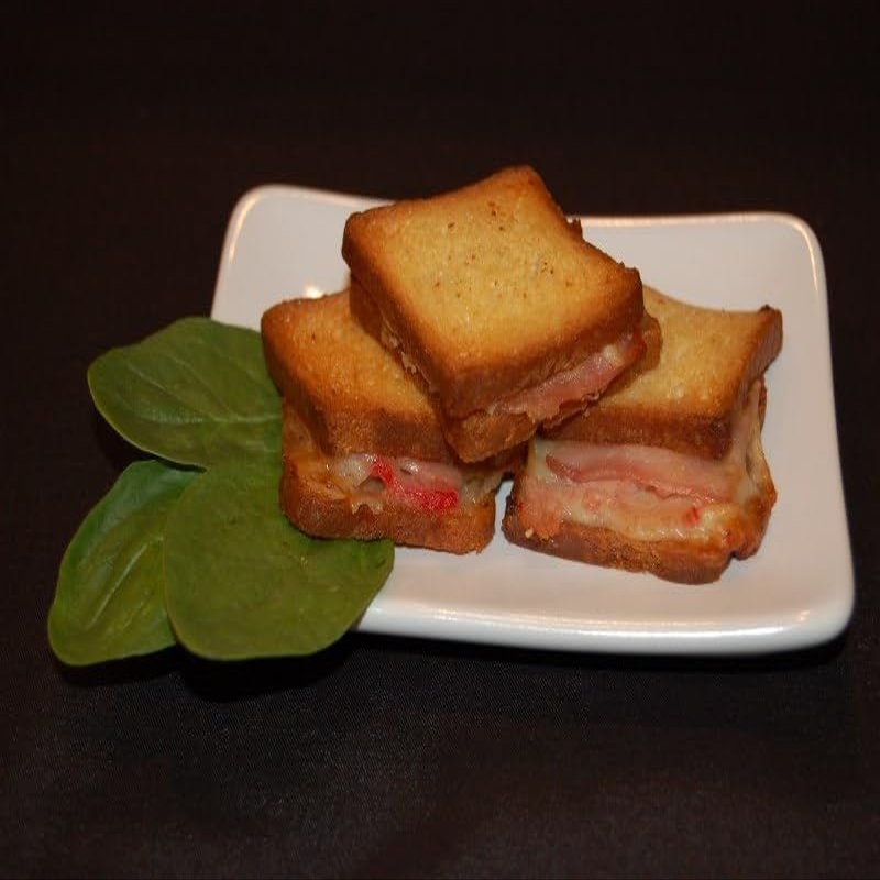 Les Chateau Cubano Sandwich Appetizer, 90 Pieces, Frozen, Authentic Cuban Flavor with Swiss Cheese, Pork, Ham, Garlic Mayo, Sweet Pickles, Perfect for Chefs, Gourmet Snack or Appetizer, Ready to Serve