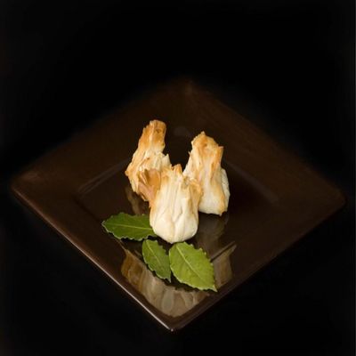 Les Chateau French Brie with Raspberry in Phyllo Purse, 48 Frozen Pieces, Gourmet Appetizer, Creamy Brie Blended with Toasted Almonds and Raspberry Jam, Perfect for Elegant Events and Entertaining