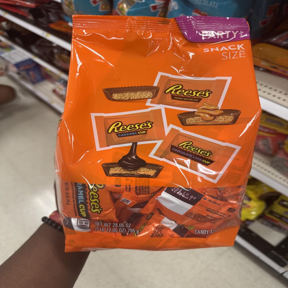 REESE'S Snack Size Bar Party Bag Assortment Bag (REESE'S Milk Chocolate Peanut Butter Cups, REESE'S Milk Chocolate Peanut Butter Cup With Caramel and REESE'S Chocolate Lava Cup)