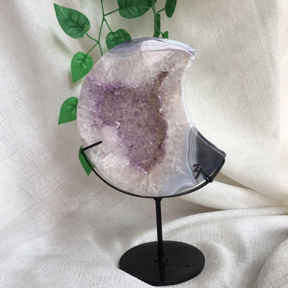 1.1kg Agate with Amethyst Geode Cluster Moon Shaped Druzy Quartz Crystal Stone Specimen Home Decoration with Metal Stand