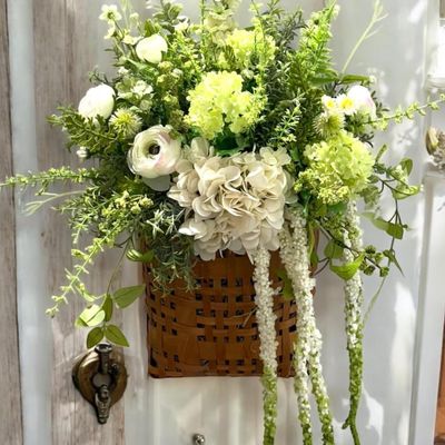 Artificial Floral Wreath for Front Door, White Green Flowers Wall Basket Wreath, Greenery Wreaths, 15 "W x 28 "H x 10 "D, Hanging Decorations for Livingroom Bedroom