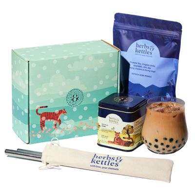 Herbs & Kettles Masala Chai Boba Kit | Assam Black Tea with Ginger, Cardamom, Cinnamon, Cloves & Black Pepper + Chewy Tapioca Pearls | DIY Bubble Tea Kit with Reusable Straws & Easy Instructions
