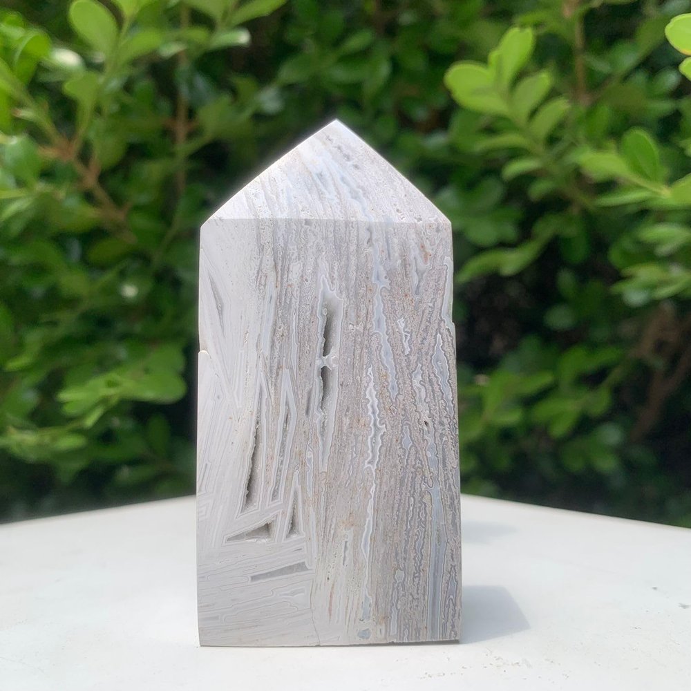 120g White Mexican Crazy Lace Agate Obelisk - Sacred Energy Tower with Hypnotic Patterns, Crystal Grid Amplifier & Luxury Altar Decor