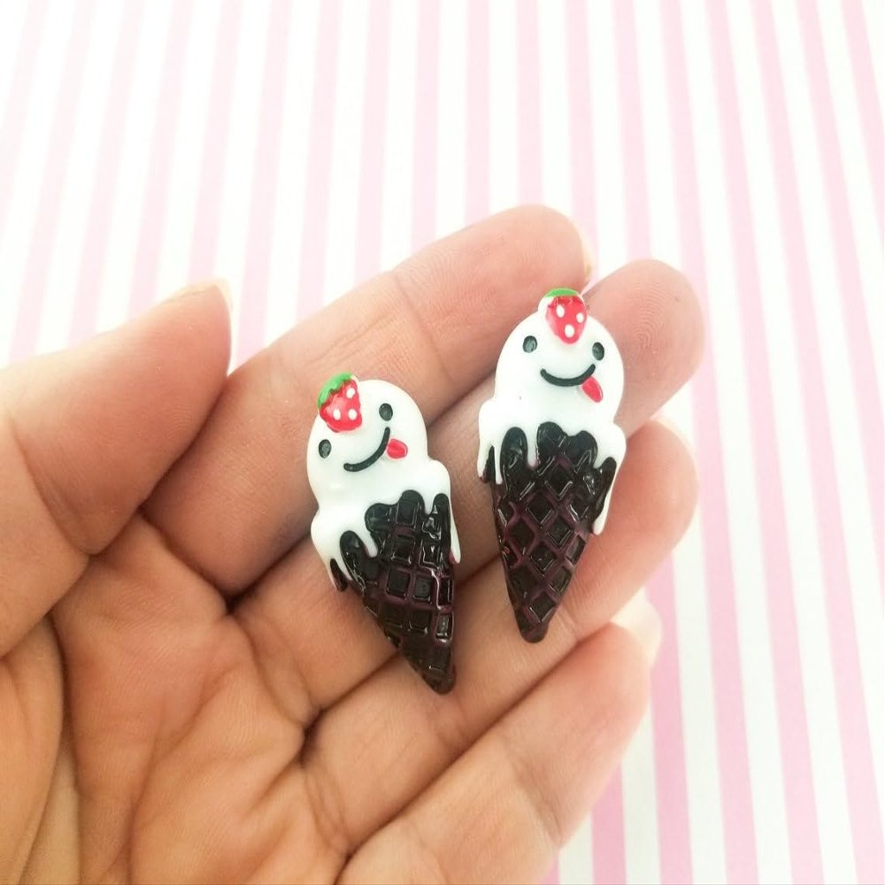 Melty Strawberry Ice Cream Cabochons, Ice Cream, Ice Cream Cones rdnqu (5 Pieces)