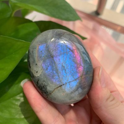 116g Blue Flash Labradorite Palm Stone Natural Worry Stone for Anxiety Relief, Spiritual Energy & Mystical Pocket Crystal