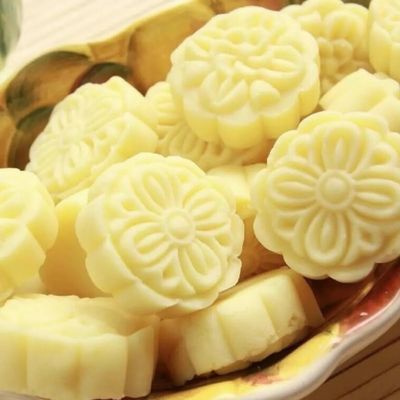 Chinese classical milk mooncakes, sugar free soft cakes, Mid-Autumn festival dessert gift pack, instant Dim Sum, substitute breakfast, milk candy, biscuits bread, delicious pastries (500g)
