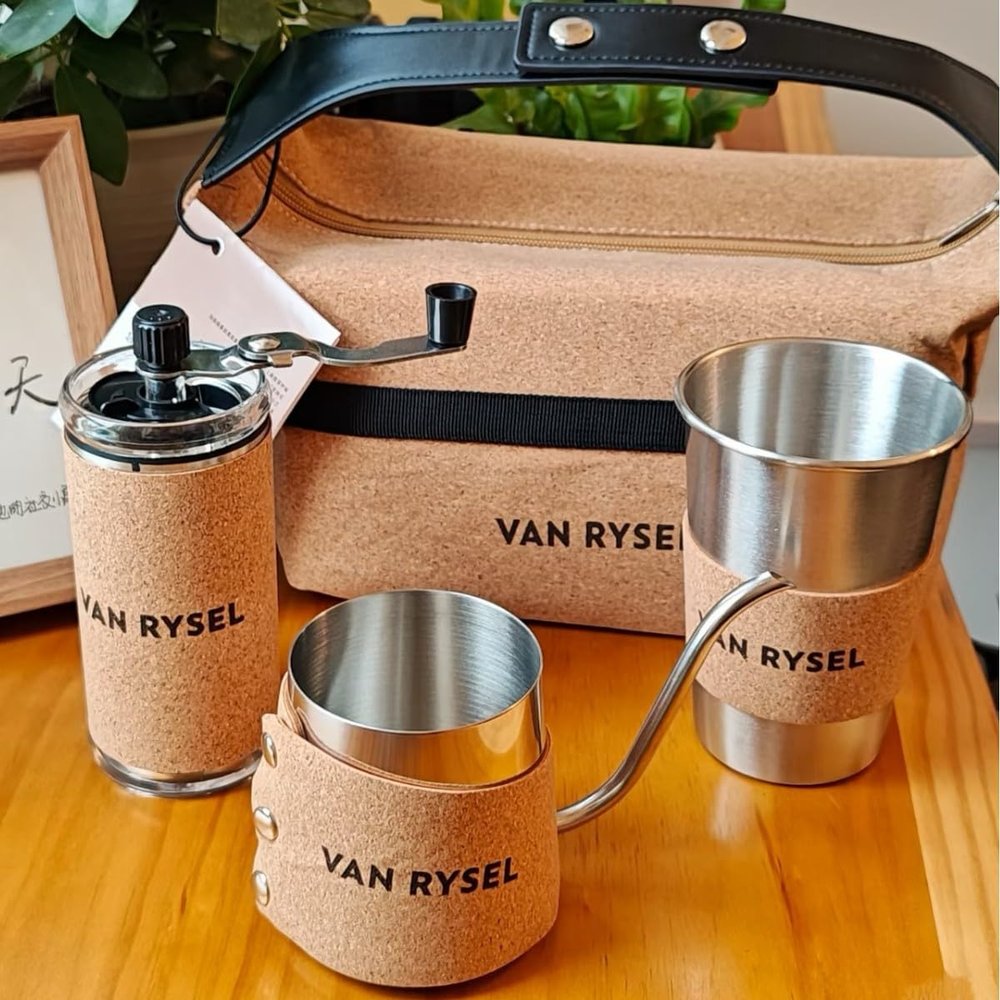 Four piece set of hand brewed coffee tools, four sets of hand ground coffee pots, holiday gift boxes, outdoor home decor