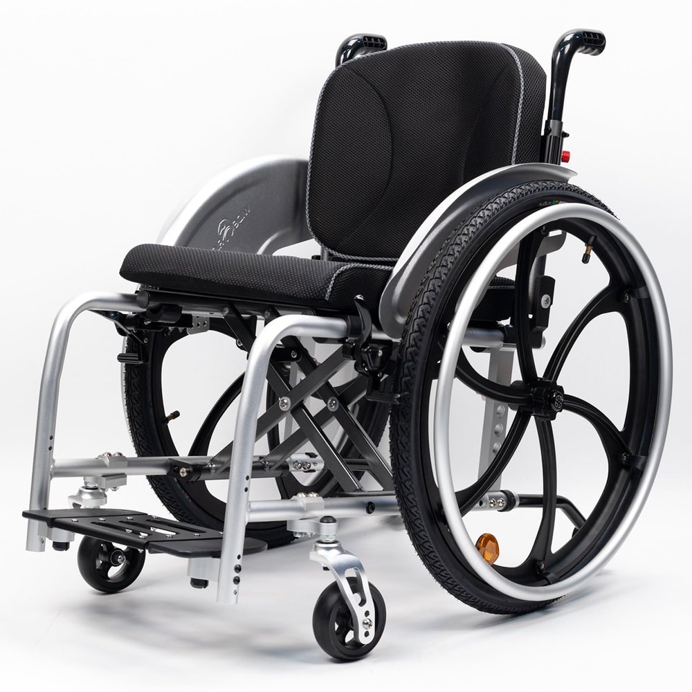 Sunyongfly Lightweight Wheelchair Features Removable footrests, seat Cushion Anti-roll Wheel,Aluminum Alloy,Folding(Seat Width: 40cm)