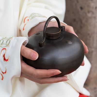 LUOZIQINX Hot Water Bottles, Metal Copper Hand Feet Warmer, 0.3L/0.6L/1.5L/1L/2L/3L Winter Hot Water Bottle for Pain Relief Ease Aches Cold Hot Therapy,1l