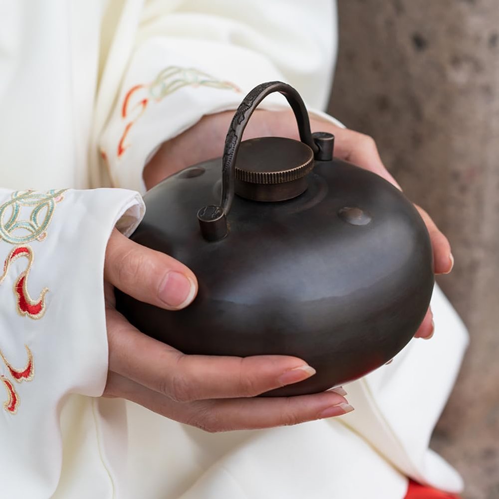 LUOZIQINX Hot Water Bottles, Metal Copper Hand Feet Warmer, 0.3L/0.6L/1.5L/1L/2L/3L Winter Hot Water Bottle for Pain Relief Ease Aches Cold Hot Therapy,1l