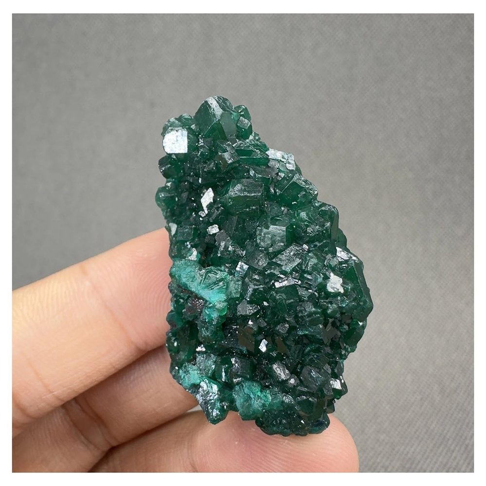 Crystal Stone Natural Green Dioptase Mineral Specimen Quartz Crystals Crystal Stone Holder Necklace(18g 25 * 17 * 43mm)