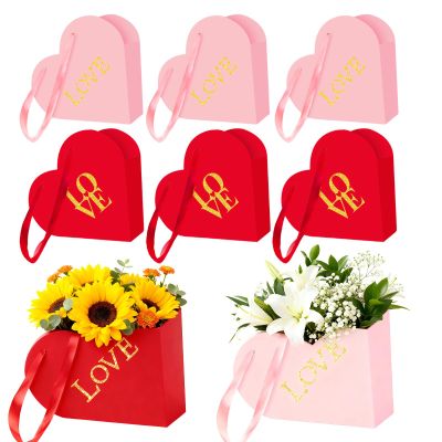 12 Pcs Heart Shaped Flowers Boxes Bouquet Storage Bucket Valentine's Day Floral Boxes Mother's Day Paper Floral Bag with Handle Basket Handbag for Holiday Gift