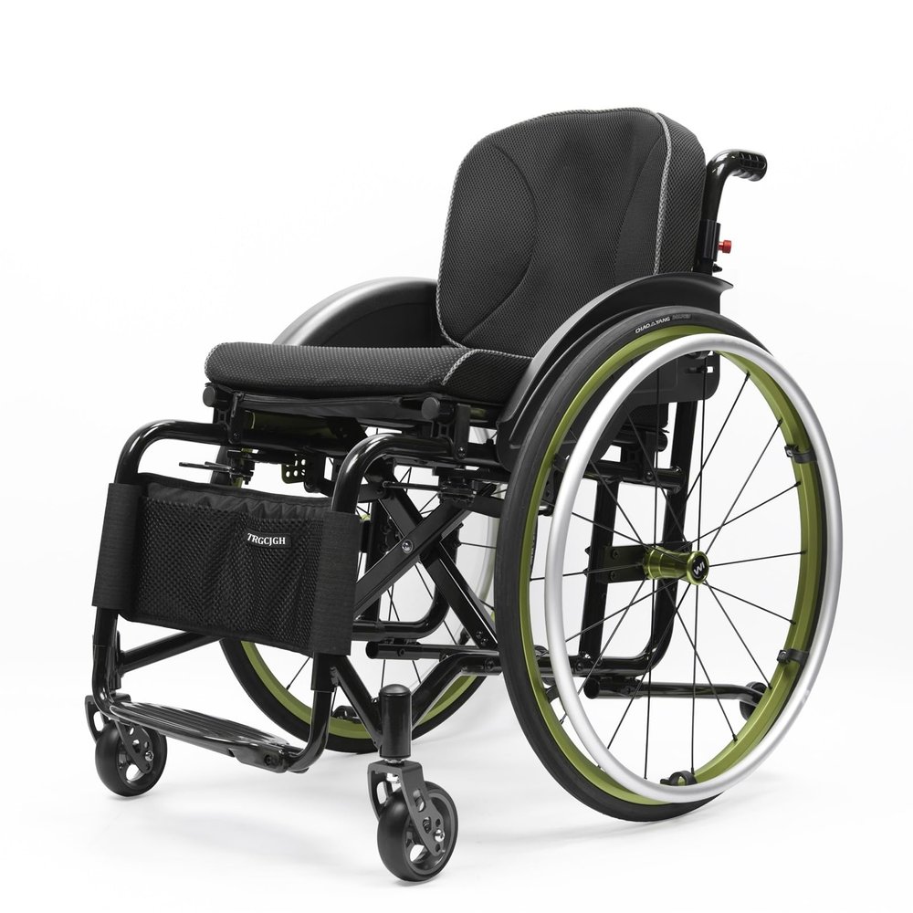TRGCJGH Folding Sports Wheelchair, Self-propelled Transport Wheelchairs for Adults, Aluminum Alloy, with Handbrakes,Quick Release Rear Wheels(Green,14.9in Seat Width)
