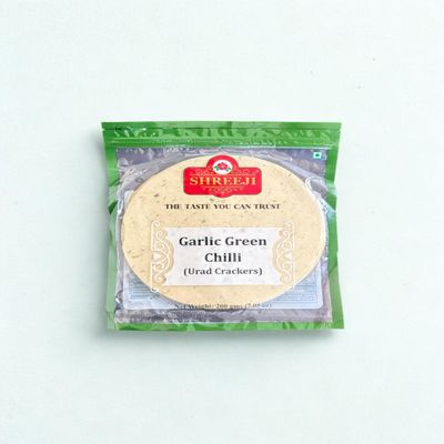 Shreeji Garlic Green Chilly Papad (Urad Lentil Crackers) 200g Garlic & Green Chili Flavored Indian Papad, Thin Crispy Snack, Roast or Fry