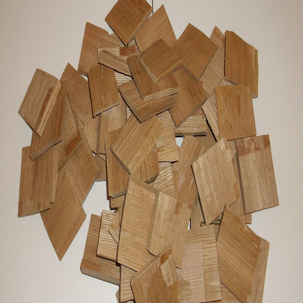 White Oak Chips for Aging Whiskey, Flavoring Wine, and Garnishing Drinks, 1 Pound