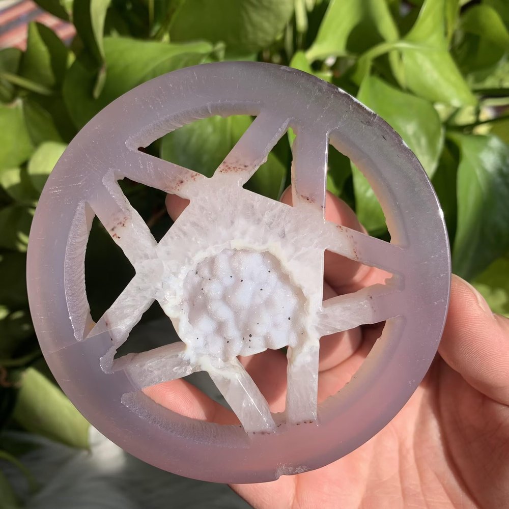 129g Natural Agate Geode Pentacle Magic Circle Slice Hand-Carved Five-Pointed Star Crystal with Druzy Center for Home Decor, Meditation, Spiritual Protection & Crystal Collection