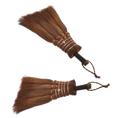 IDEANATEGRATE 2pcs Manual Palm Whisk Brooms Small Straw Handheld Desktop Dust Brushes for Office and Home Cleaning
