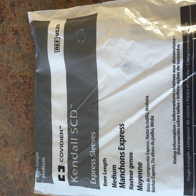 2279179 SCD Express Sleeve Knee Medium 5 Pair / Case sold as Case Pt# 9529 by Covidien (NOTE THIS IS NOT THE UNIT ITSELF - IT IS THE KNEE SLEEVE)