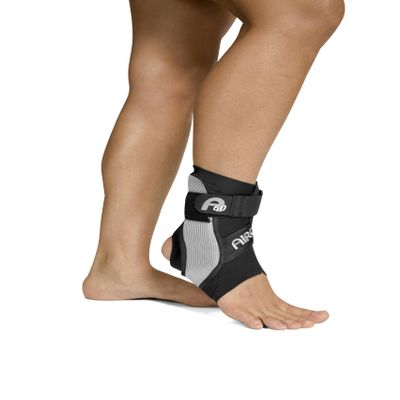 AIRCAST A60 Ankle Support - Black, Right, Medium