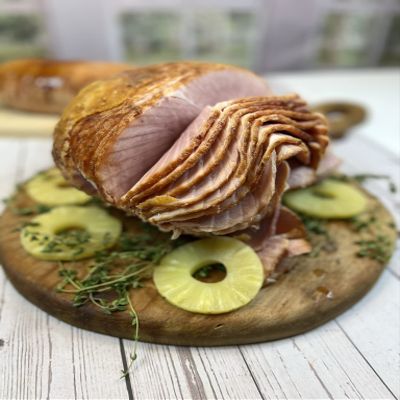 ! HOLIDAY HAM CO. Holiday Honey Glazed Spiral Sliced Gourmet Ham. 7.5-8.5 pounds. Serves 12-14